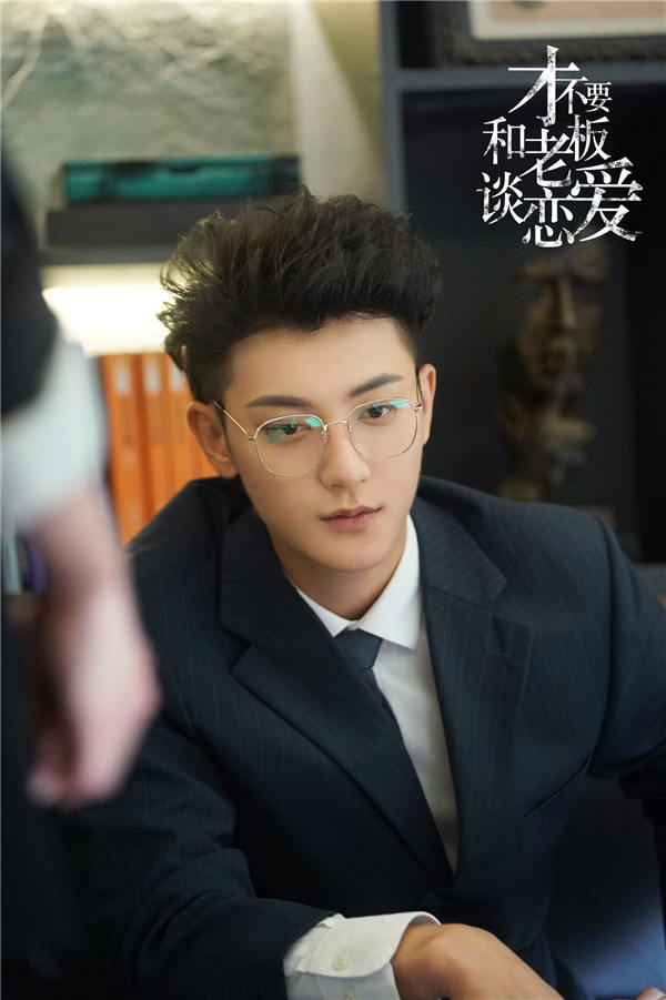 黄子韬《才不要和老板谈恋爱》热播 陆询双重人设反差实力圈粉(图3) 黄子韬《才不要和老板谈恋爱》热播 陆询双重人设反差实力圈粉(图3)